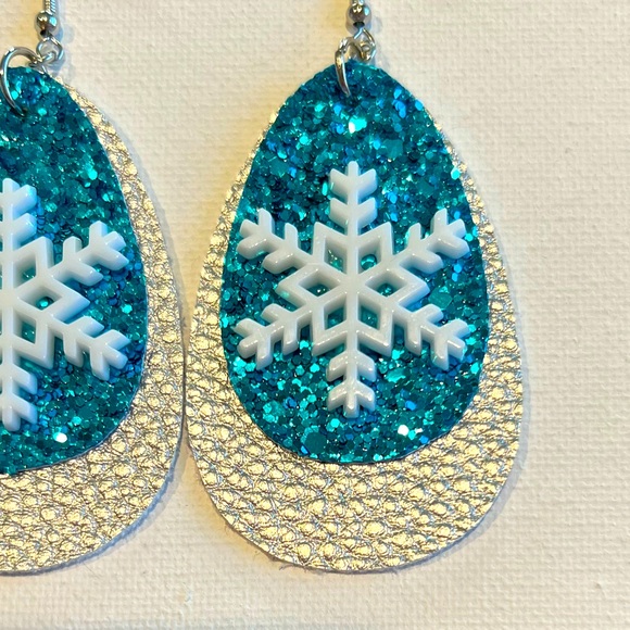Snowflake ❄️ Faux leather glitter earrings - Picture 2 of 5